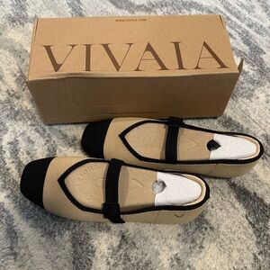 VIVAIA Women's Black and Tan Flats